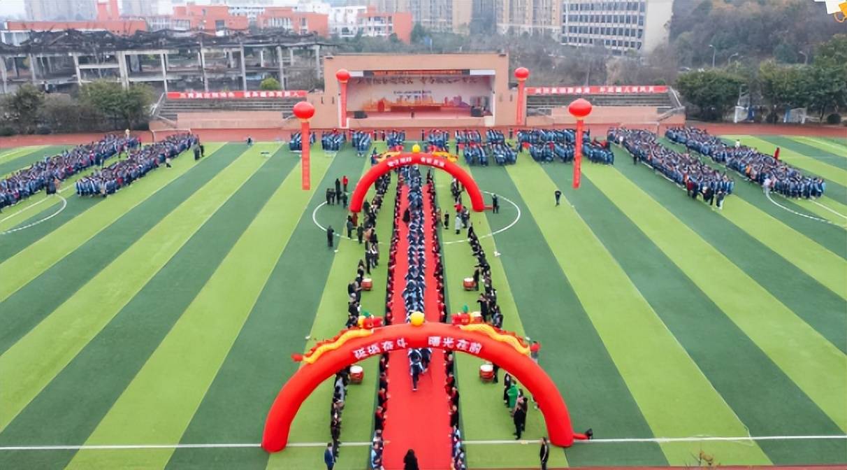 金堂中学外国语实验学校隆重表彰2023届进步学生和优秀学生_学子_初三