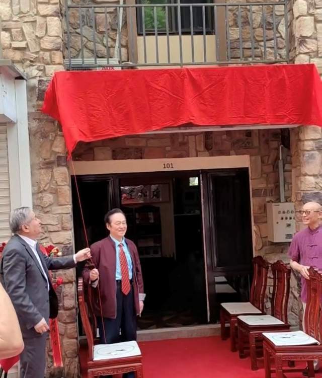 著名书画家贺卫平, 著名画家文静,阅微美术馆副馆长方平,收藏天下栏目