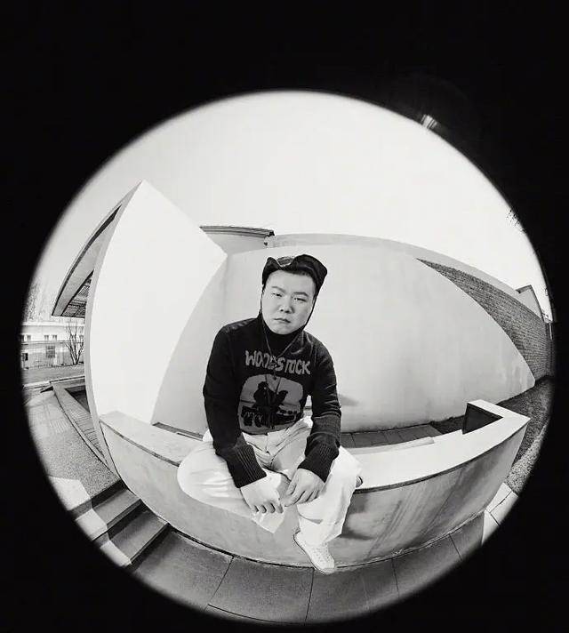 有一种"整容"叫岳云鹏拍时尚杂志!戴帽玩转搞怪艺术?