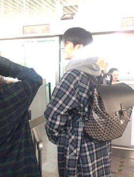 邓伦过安检奶萌,罗云熙过安检像高中生,吴磊过安检仿佛角色互换_时候