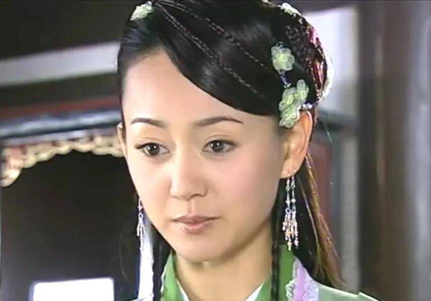 十七年过去,当年一袭红衣明艳灵动的姐姐,现在也只能演妈妈了_张定涵