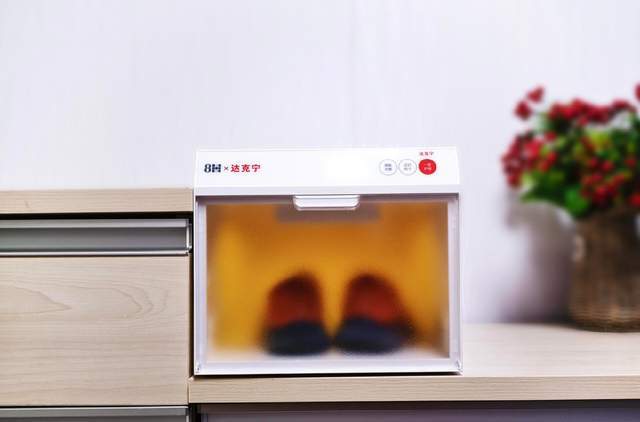 一键护鞋新体验，达克宁联名智能鞋盒，臭氧净化、烘干全配齐