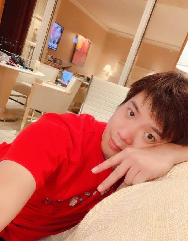 黄毅清曝吴佩慈上位不择手段,自称"这辈子不知道老实怎么写"_黄奕_长