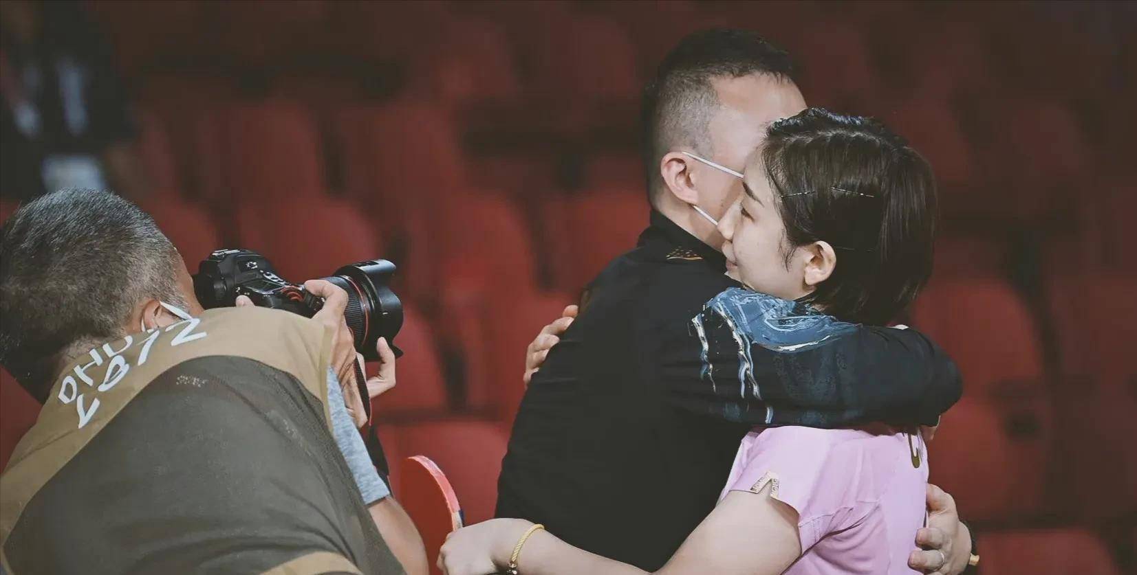 东京奥运会上,随着陈梦击败孙颖莎成为万众瞩目的世界冠军,马琳连忙冲