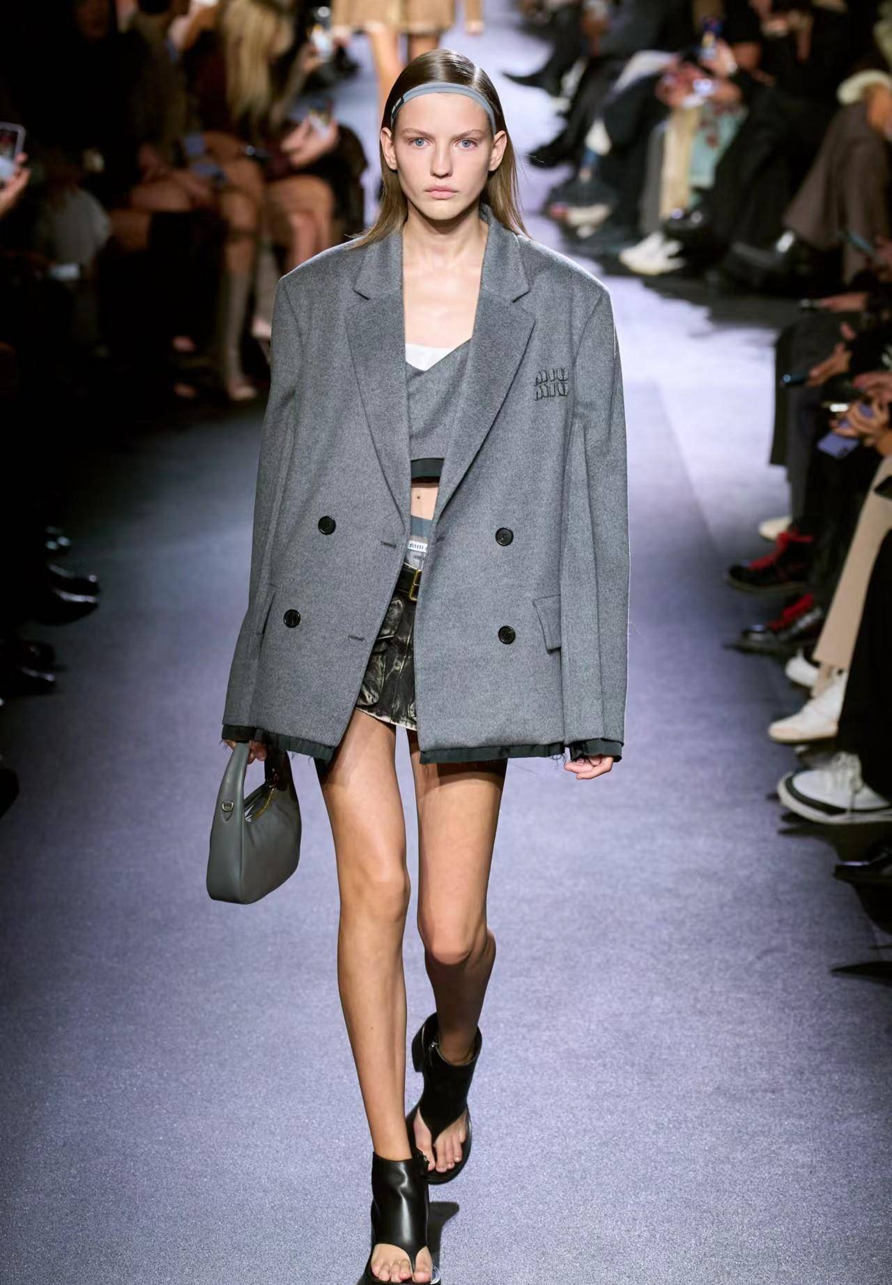 巴黎时装周|miumiu-2023春季成衣系列(下)_miumiu_臀部_尼龙