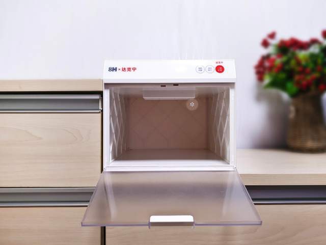 一键护鞋新体验，达克宁联名智能鞋盒，臭氧净化、烘干全配齐