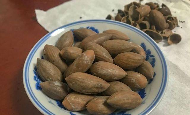 香榧子好吃,但是果仁外的"黑衣",其实吃了有好处,你知道么?
