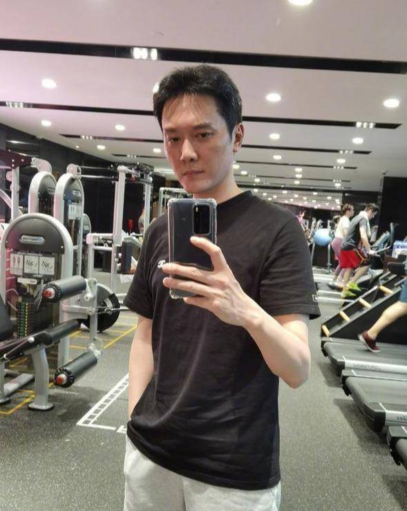 冯绍峰为戏增肥大肚腩抢镜,今晒健身照瘦身成功,颜值回春_身体_身材