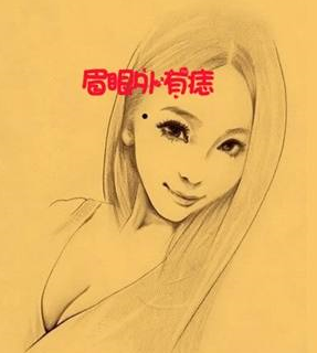 找个地方有痣的人,一生富贵不愁,而且女人发中有痣,还特别有异性缘.