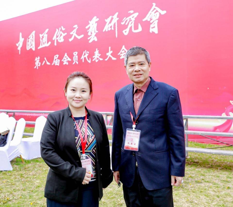 师长(大校军衔),中国社会艺术协会榜书委员会会长苗小龙合影留念与