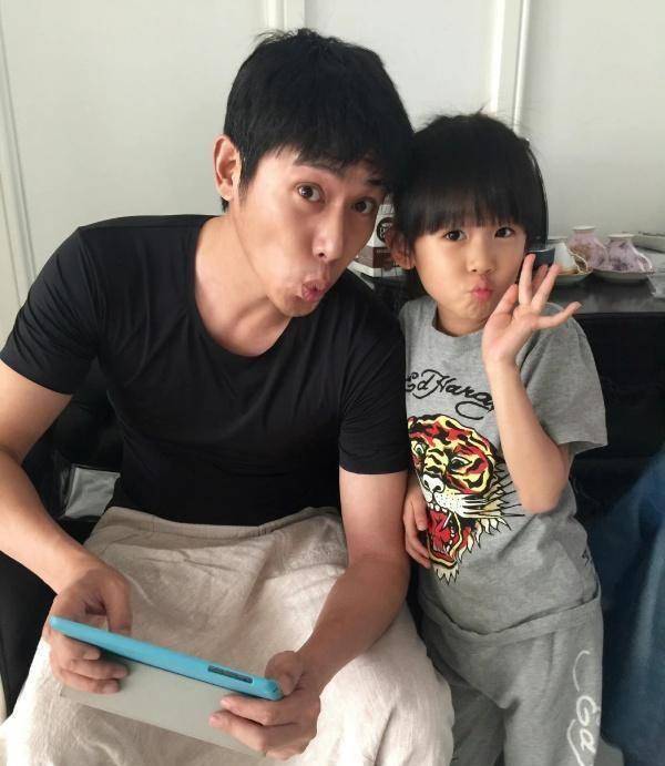 陆毅为大女儿庆祝13岁生日,贝儿个高人美继承了好基因_小孩子_节目