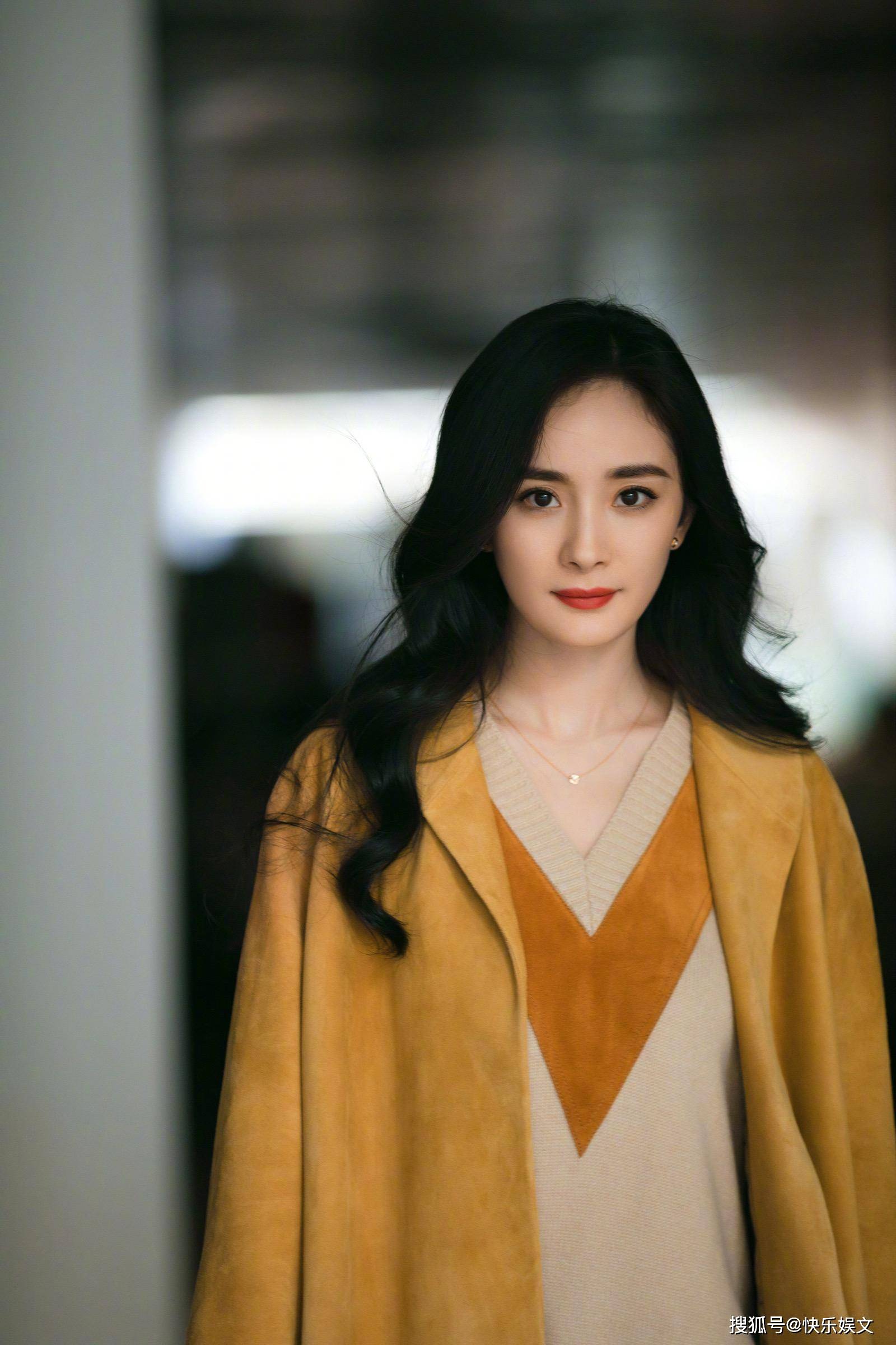 37岁杨幂陪10岁女儿庆生!