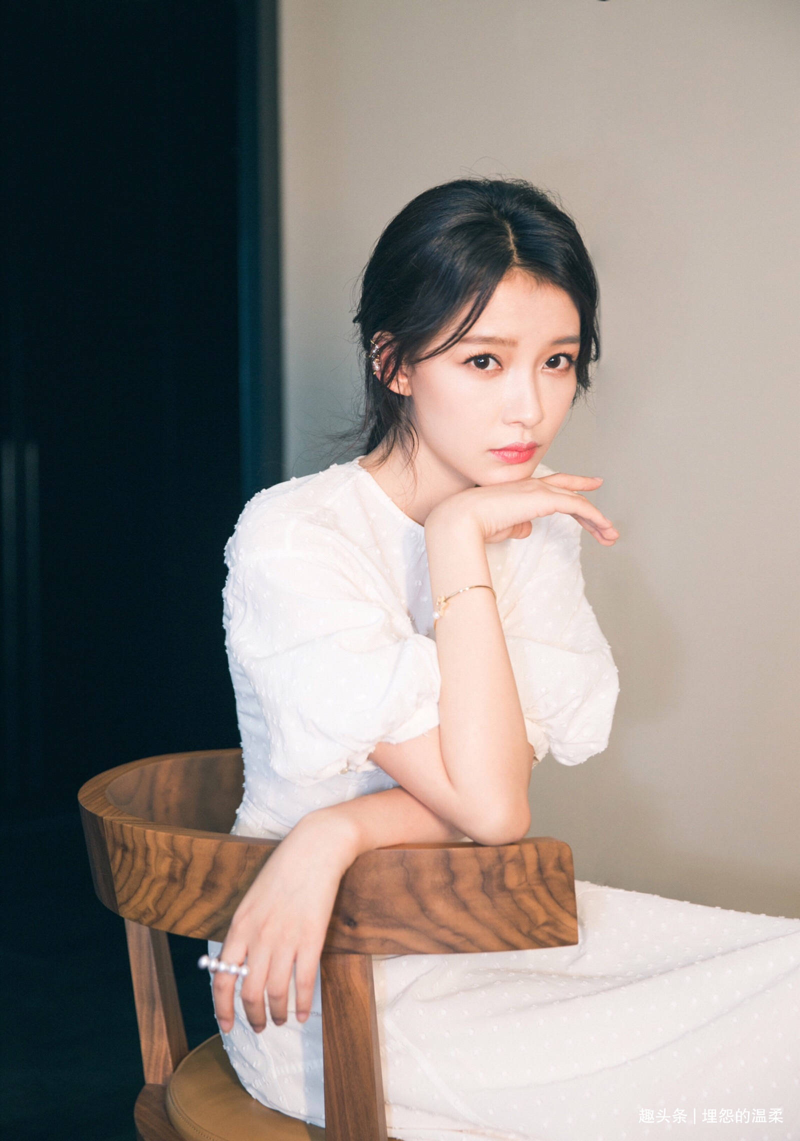 孙怡发文,跟董大福说你在家要听谁的话,女儿的回答让人跌破眼镜_子建