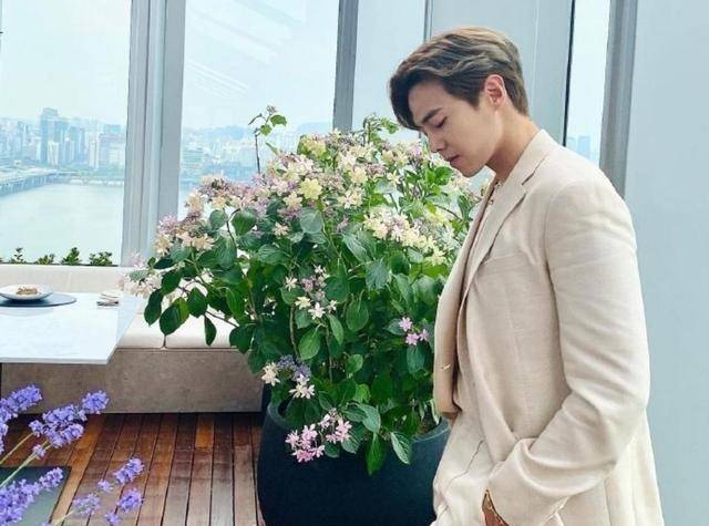 调查发现周丹泰一个大秘密,那就是她发现周丹泰还有一个双胞胎妹妹