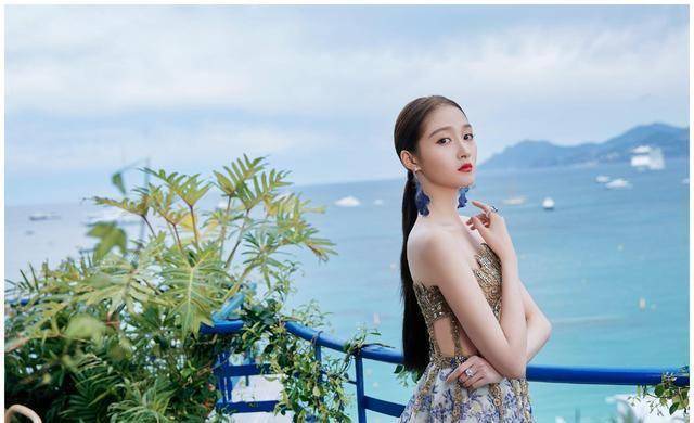 关晓彤从小就知道存钱的重要性,小时候存钱是为了防范风险_明星_郑爽