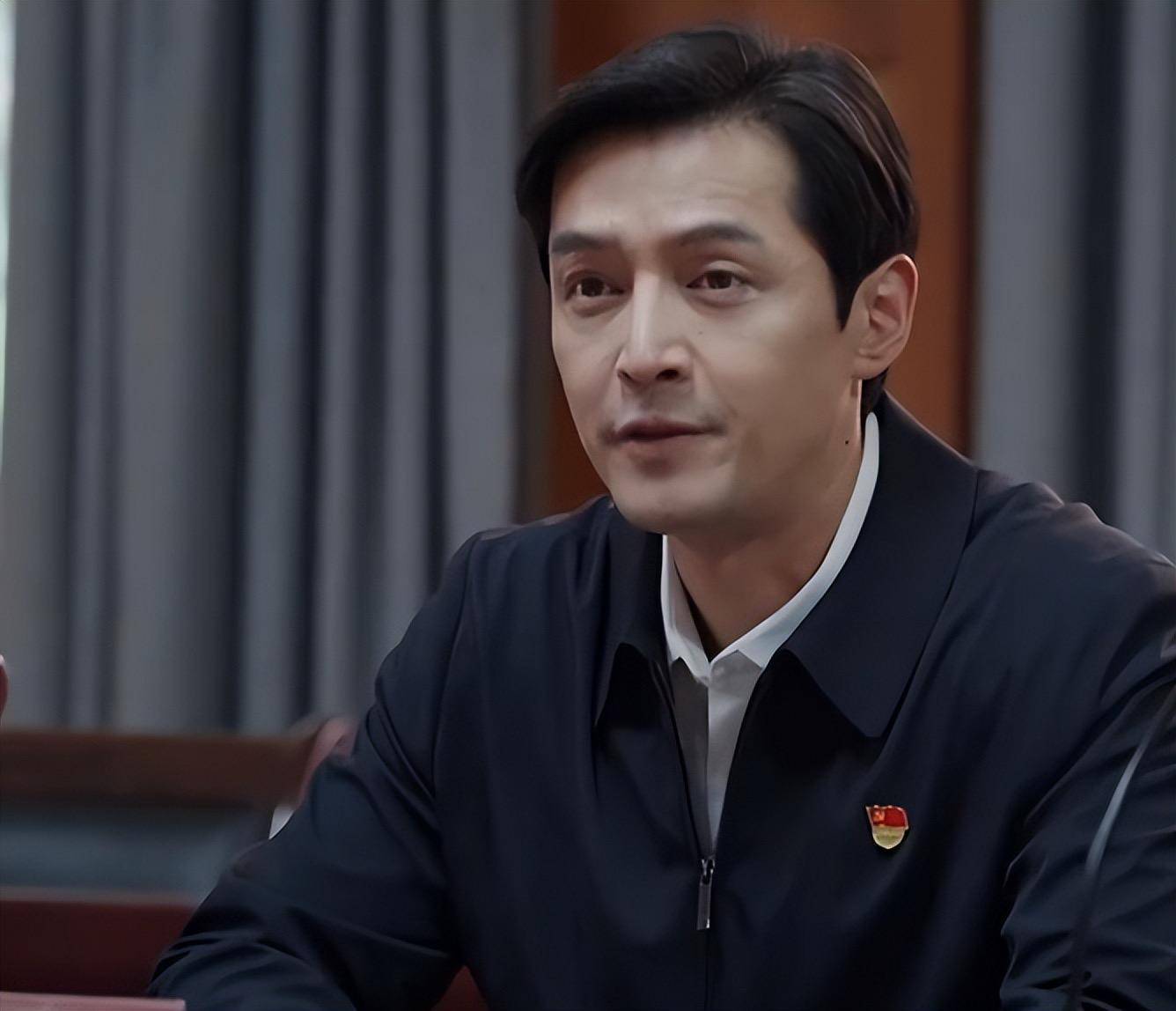 胡歌和高圆圆在内江拍戏备受追捧,这是要普及城市的节奏吗?