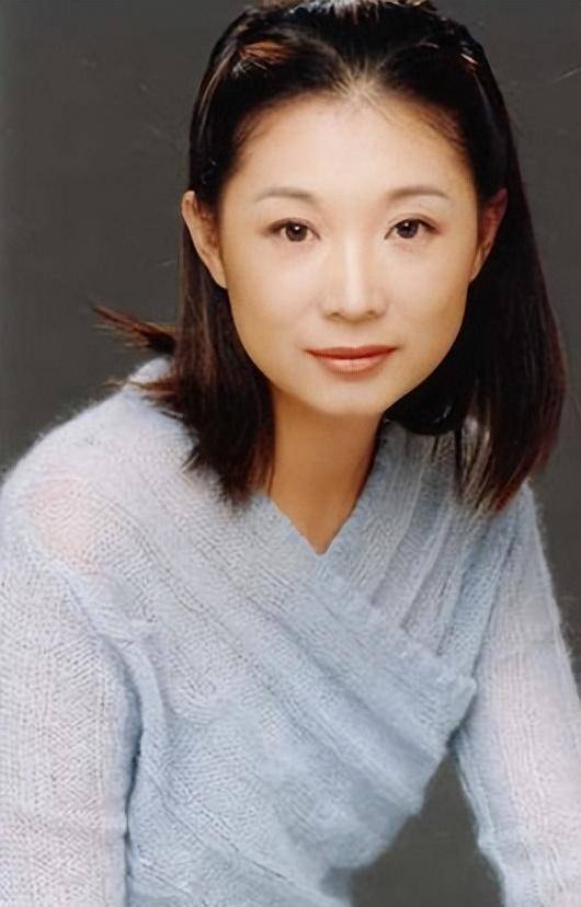 女主播钱琳琳:二婚嫁小6岁张译,丁克16年,丈夫将继子视如己出_郑弘