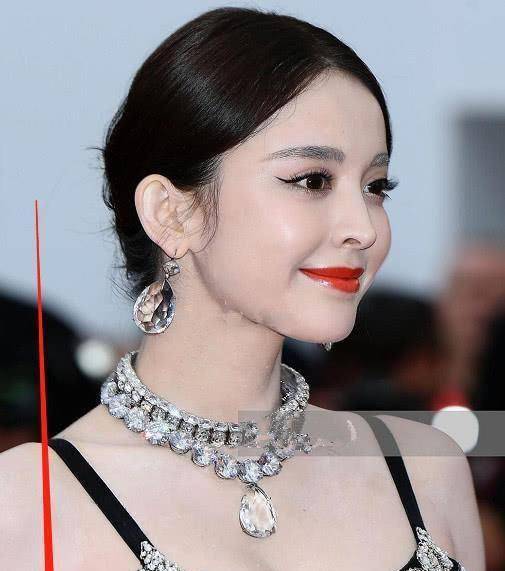 古力娜扎戛纳红毯生图!