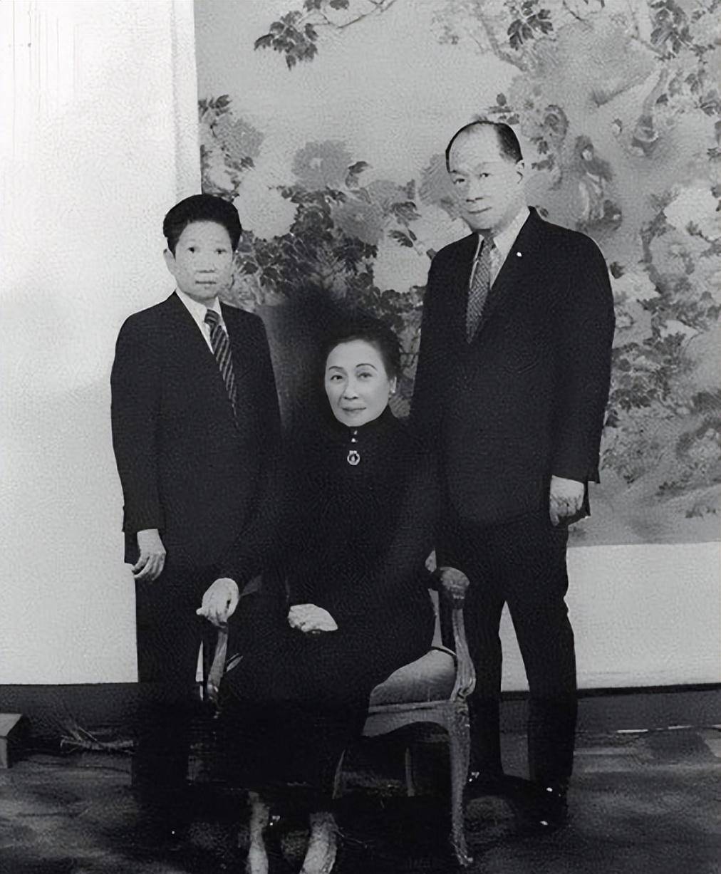 96岁宋美龄奔丧,巨额财产揭露贪婪一生_宋霭龄_孔祥熙_前往