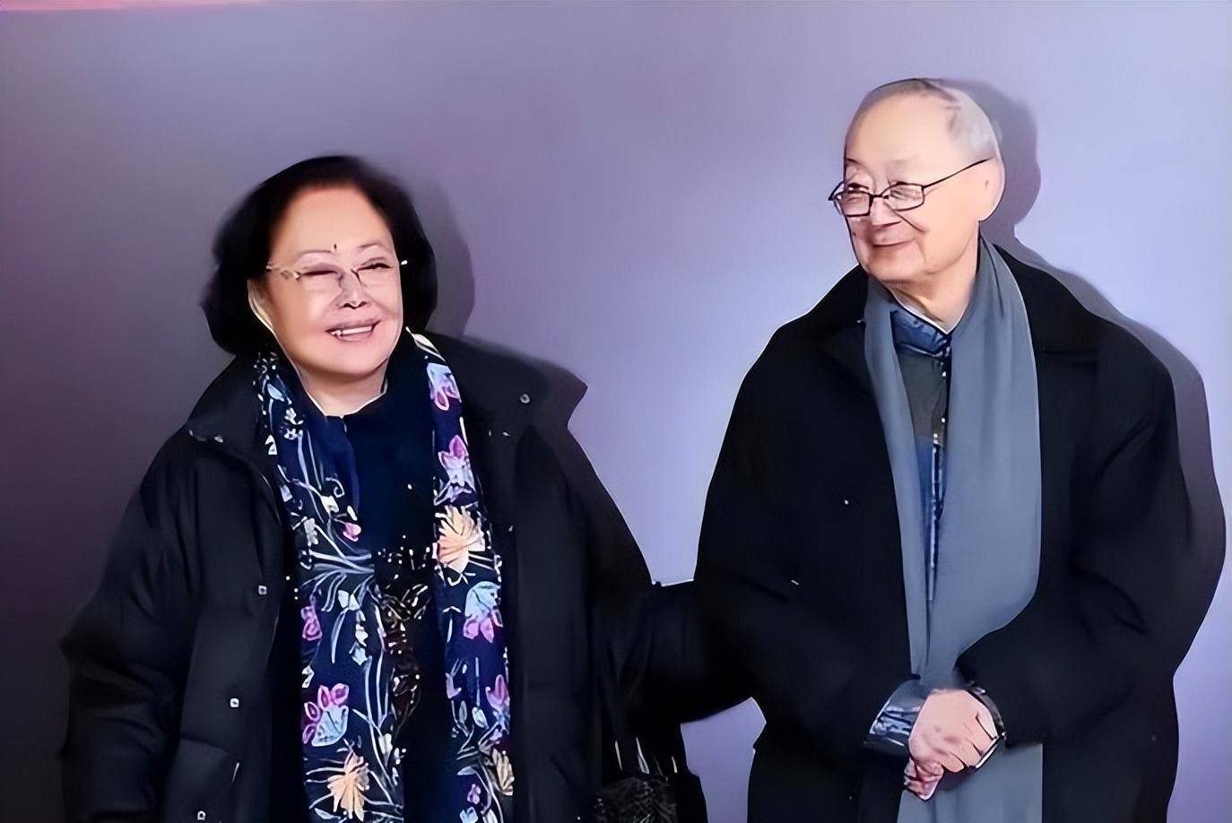 经历两次失败的婚姻后,斯琴高娃与陈良生喜结良缘,进行第三次婚姻.