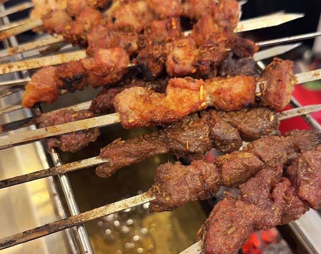 北京人的夏天离不开烤串儿,火爆全网的淄博烧烤,让人无法拒绝_新疆_烤