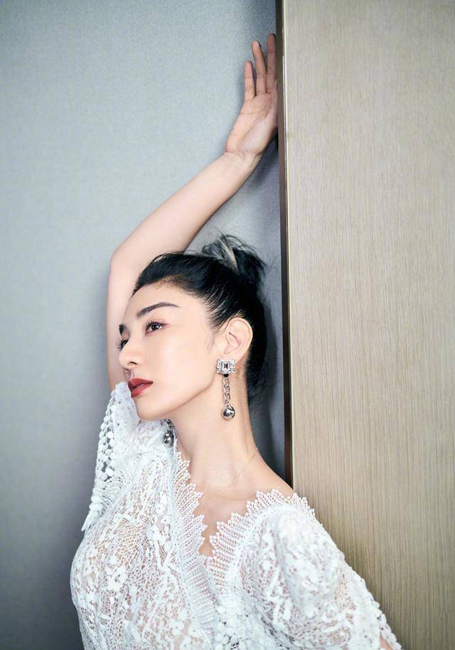 黄奕为上浪姐瘦10斤真拼,小码礼服裙塞进去毫无赘肉,目测80斤_身材