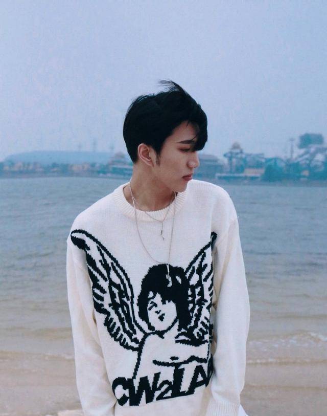 韩美娟男装照惊艳众人,参加创4帅气逼人,网友称反差太大了!