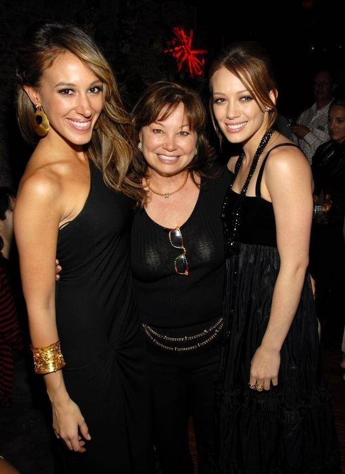 伊娃·朗格莉亚(eva longoria)带她的妈妈艾拉(ella)参加了alma大奖