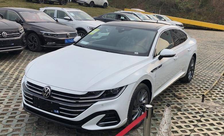 而得益于2021款cc已在不久前开启预售;近日也相继有网友在