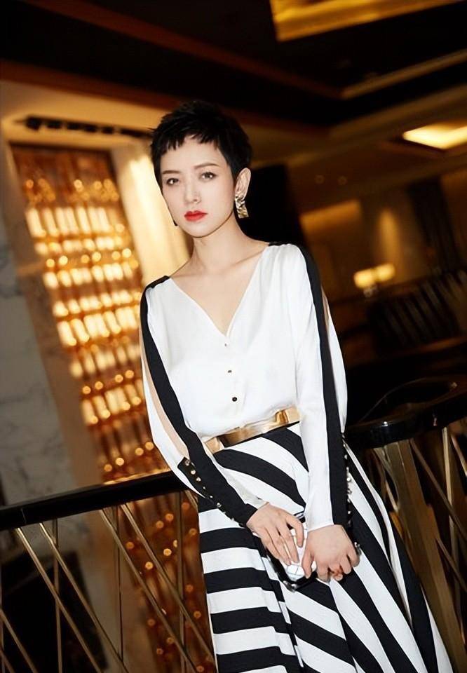 仅两个小时,撕开芭莎大战,杨紫因造型疑整容,杨幂体面,热巴俗_李晓峰