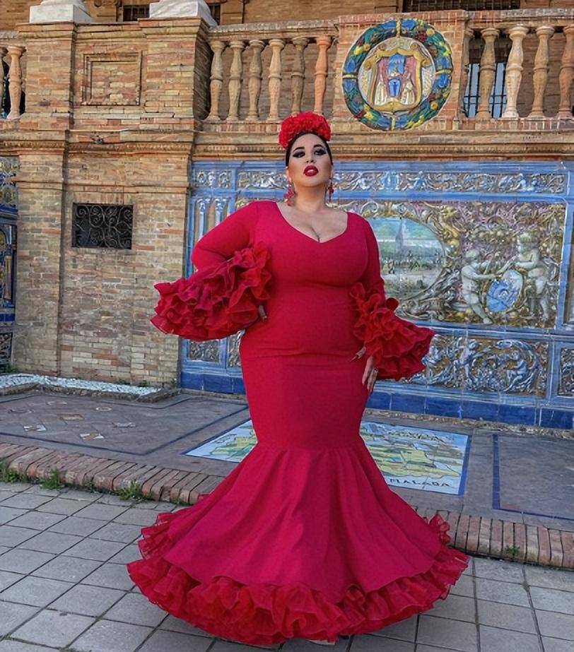 西班牙大码模特，烈焰红唇，时尚妩媚：Natalia Lozano