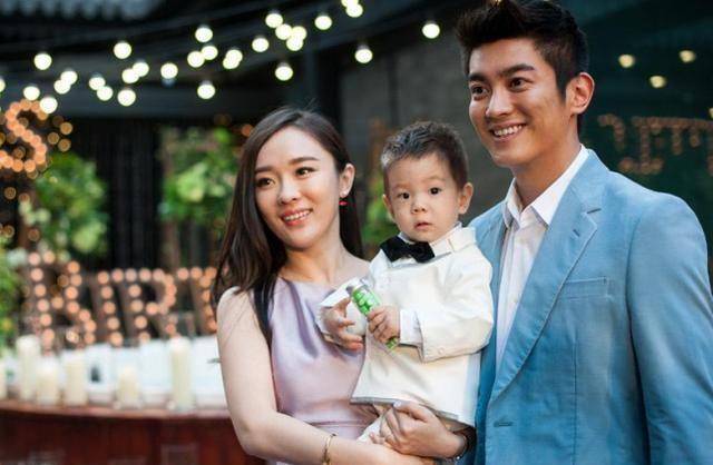 霍思燕喝醉后在客厅游泳,看到杜江的做法,这是嫁给爱情的样子_香蕉