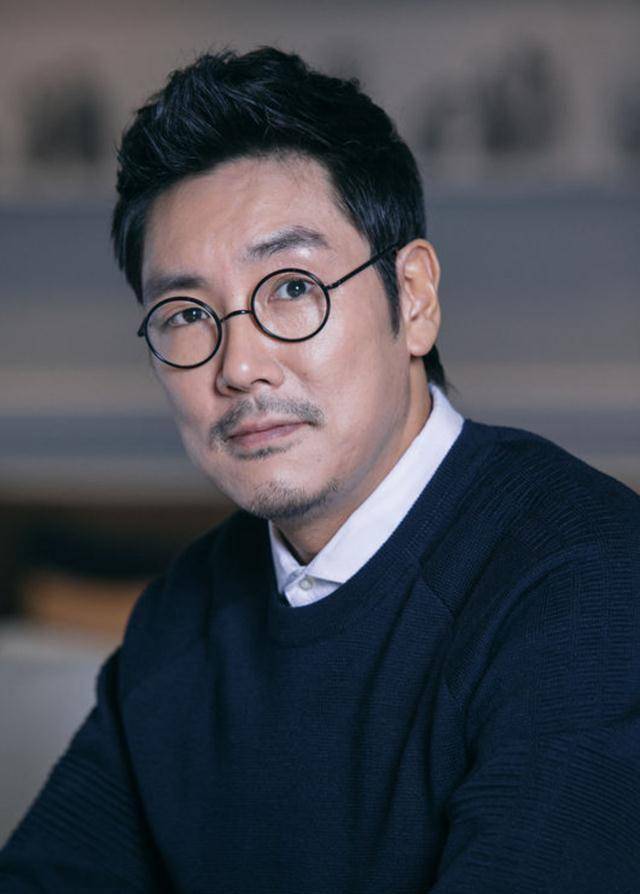 出道,每月倒贴工资,赵镇雄的努力对得起自己的鼻梁_赵震雄_表演_大学