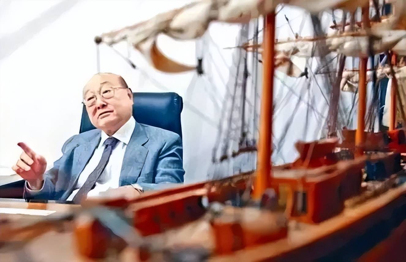 香港传奇家族,靠"狠"富过5代_曹文锦_公司_银行