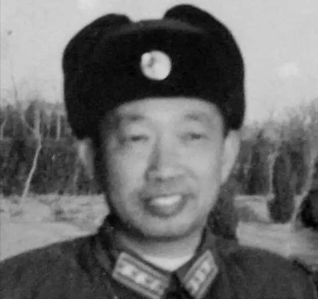1950年,十几名起义国军伞兵投奔台湾,老蒋却勃然大怒