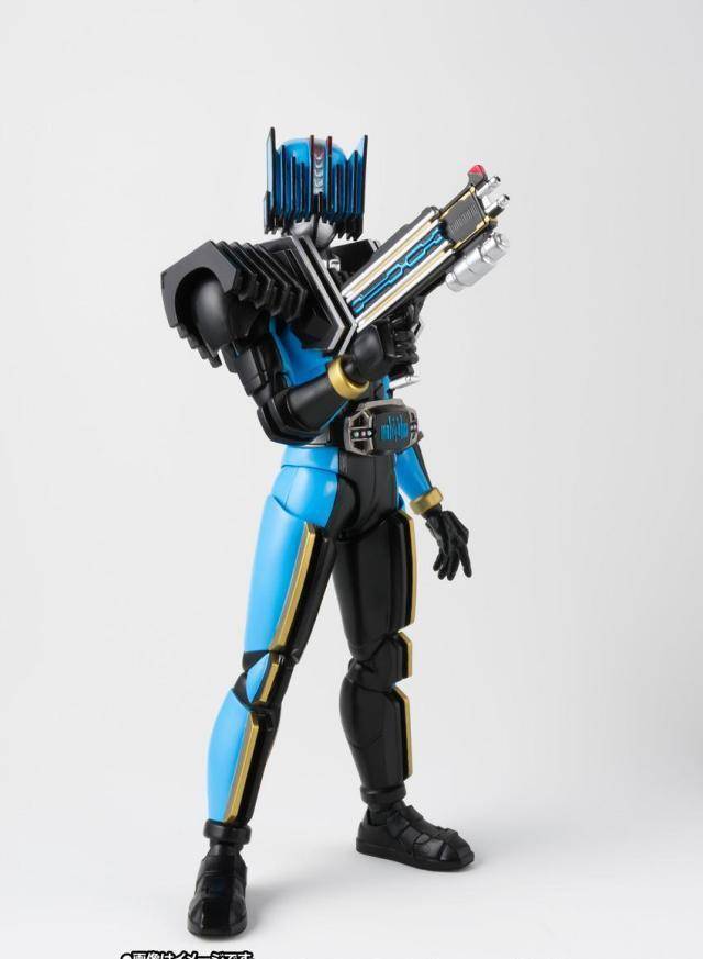 骨雕,绝对可以说是财团b良心了一次,因为配件设计上,海东夫人持双枪了