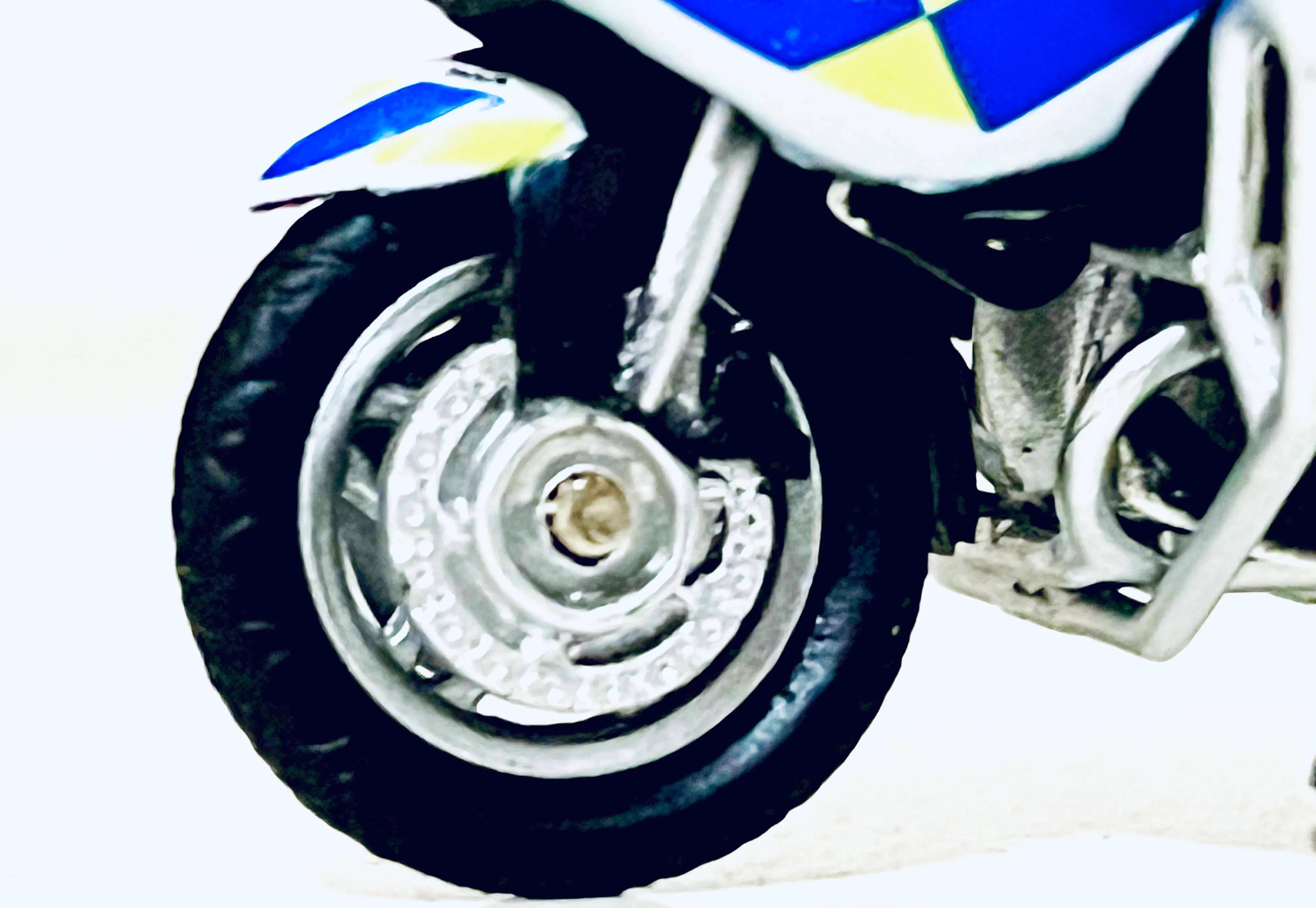铁骑雄风|143 tiny微影87 港警交通部宝马r900rt警用摩托车_搜狐汽车