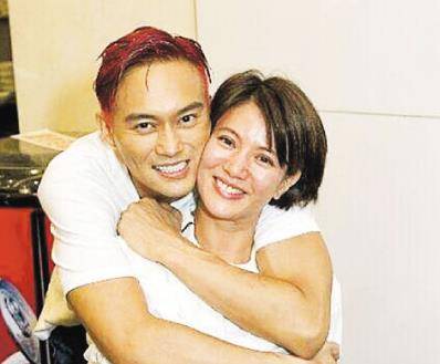 被富商花百万白养的袁咏仪,凭啥还能被张智霖青睐_何鸿燊_罗兆辉_夫妻