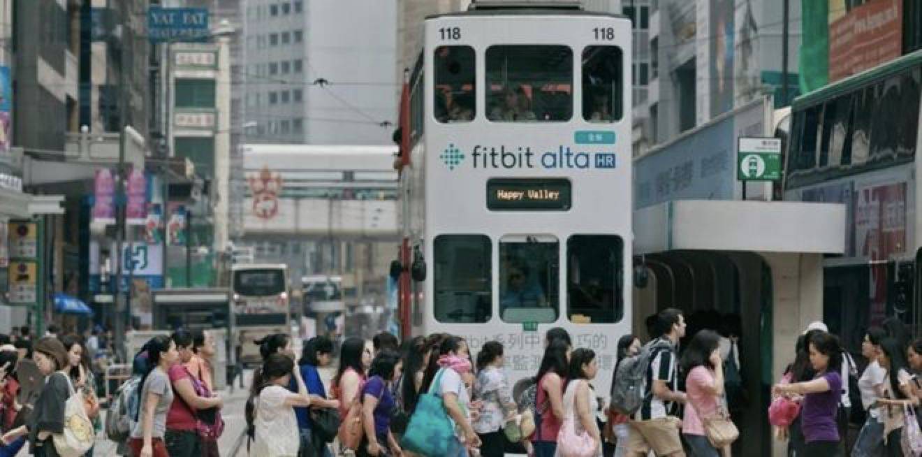 建筑工、服务员打工月入三四万，年轻人挤进香港：你愿意吗？