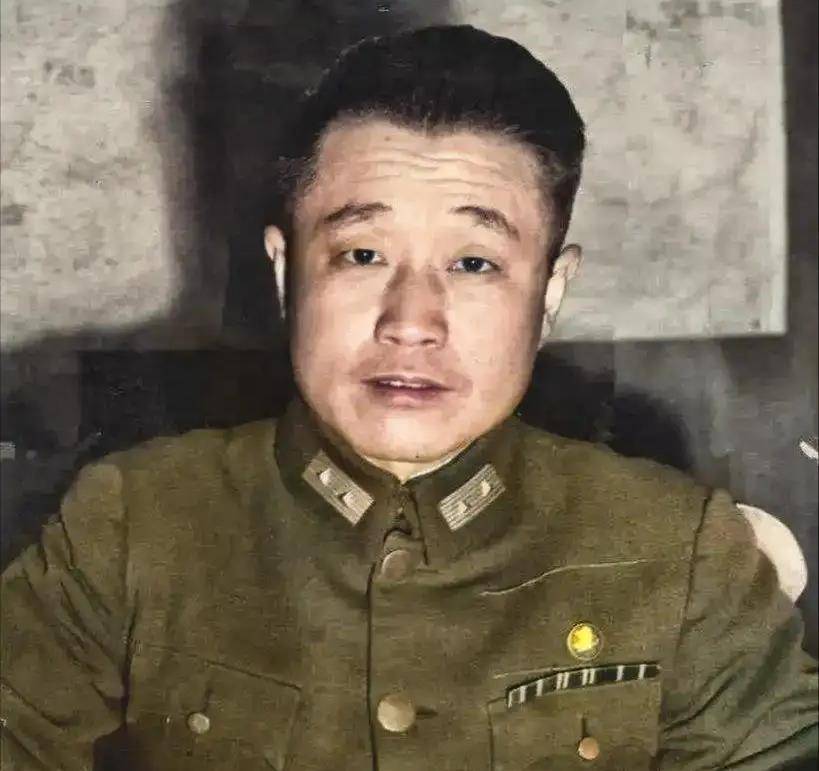 1950年,十几名起义国军伞兵投奔台湾,老蒋却勃然大怒