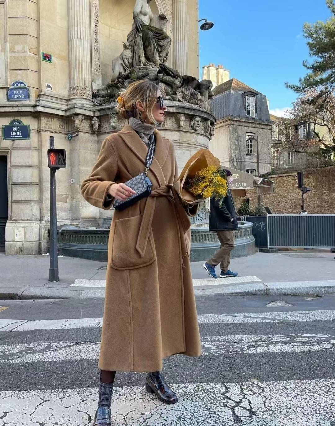 或穿时髦的平头皮鞋和短靴与袜子的组合,以确保良好的视野.