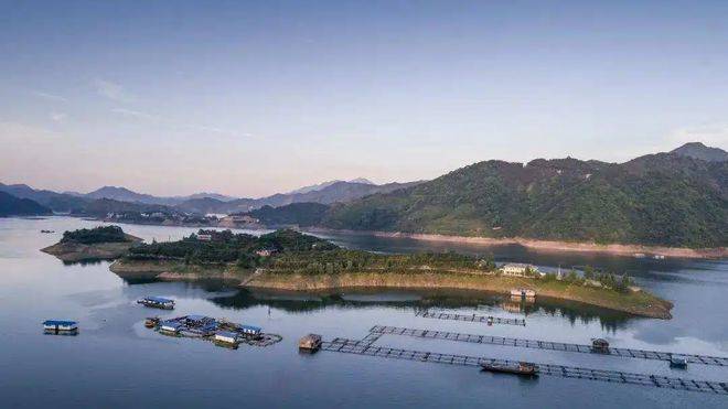 柘溪水库位于湖南省益阳市安化县资水中游,修建于20世纪50年代_景区