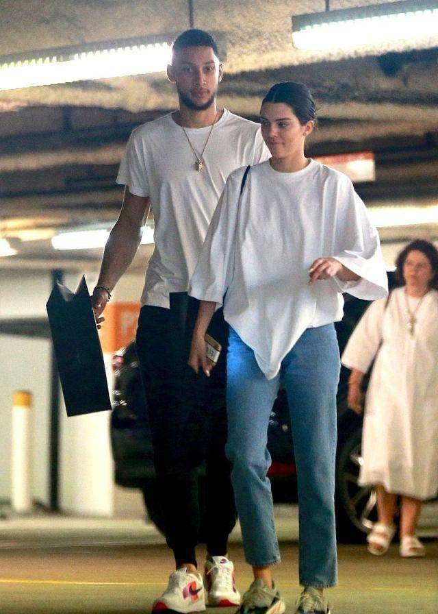 肯达尔.詹娜陷入三角恋?前男友发展新恋情,意难忘还是不甘心?