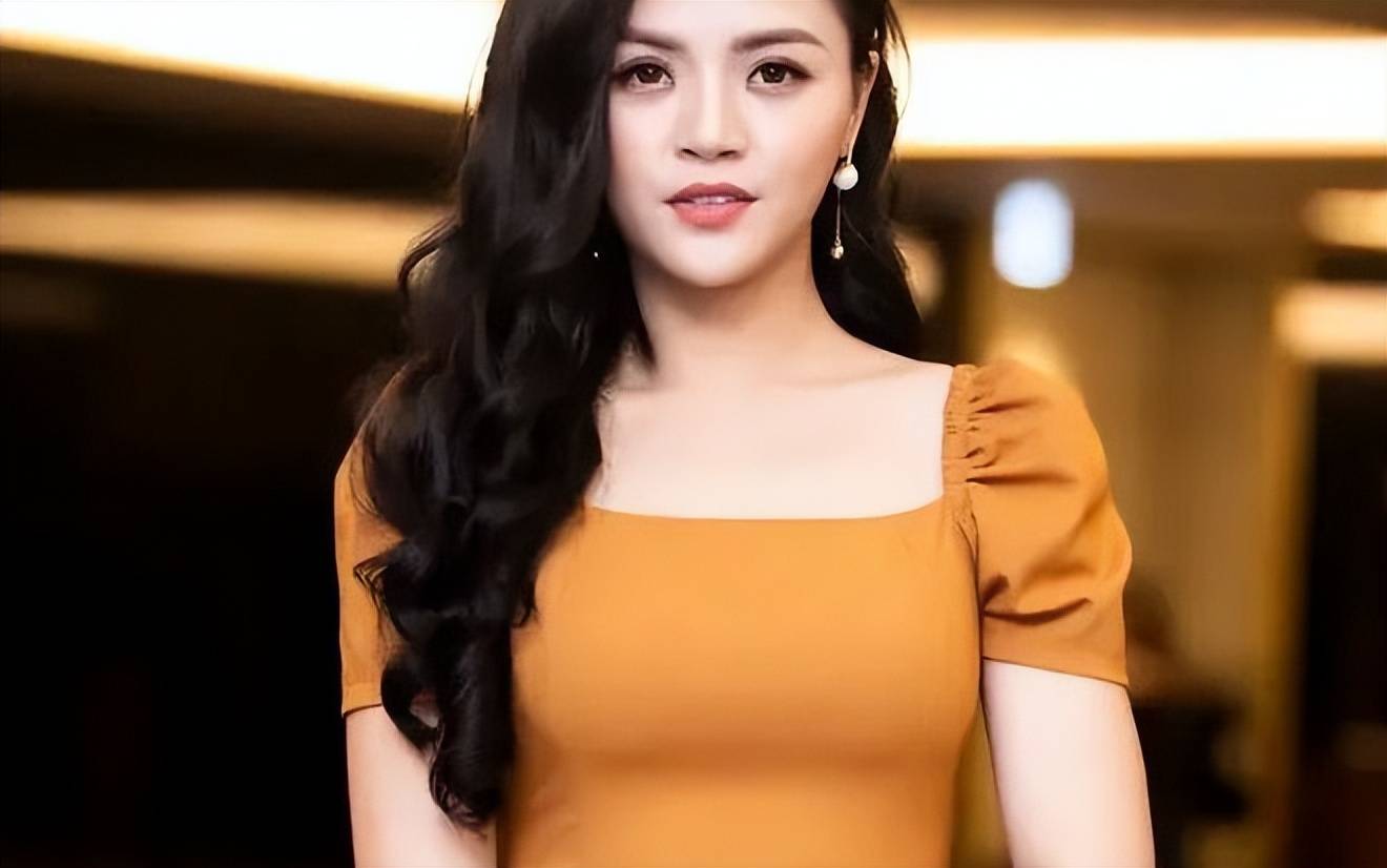 越南著名演员阮秋琼,被男友曝光不雅视频,网友:愤怒还是宽容?