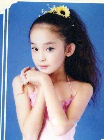 巨星童年照,朱茵应该是最好认的,能全部认出的好厉害_小时候_母亲