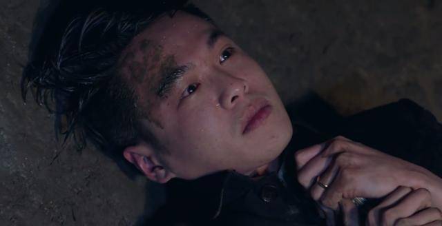 惊蛰:陈山受水刑,抱着妹妹做的鞋子痛哭,张若昀的哭戏感染力强_荒木