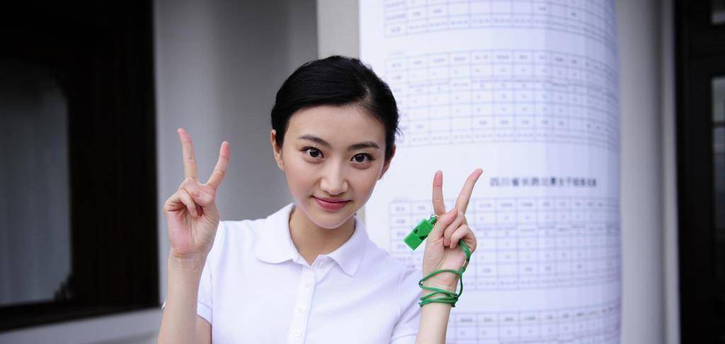 景甜童年照被晒,戴上帽子帅到爆,完美诠释从小美到大!_影片_姑娘_显得