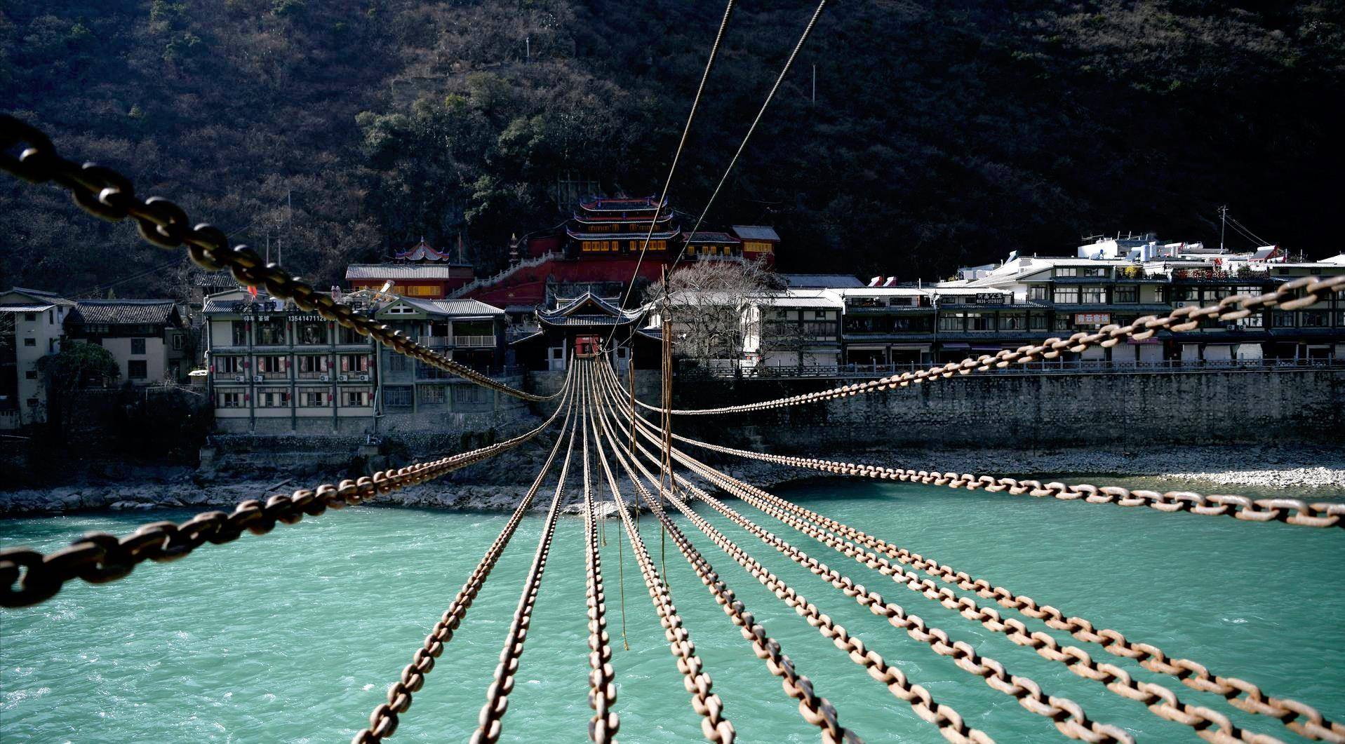 大渡桥横铁锁寒:从历史的细节出发,还原神奇的飞夺泸定桥_部队_川军