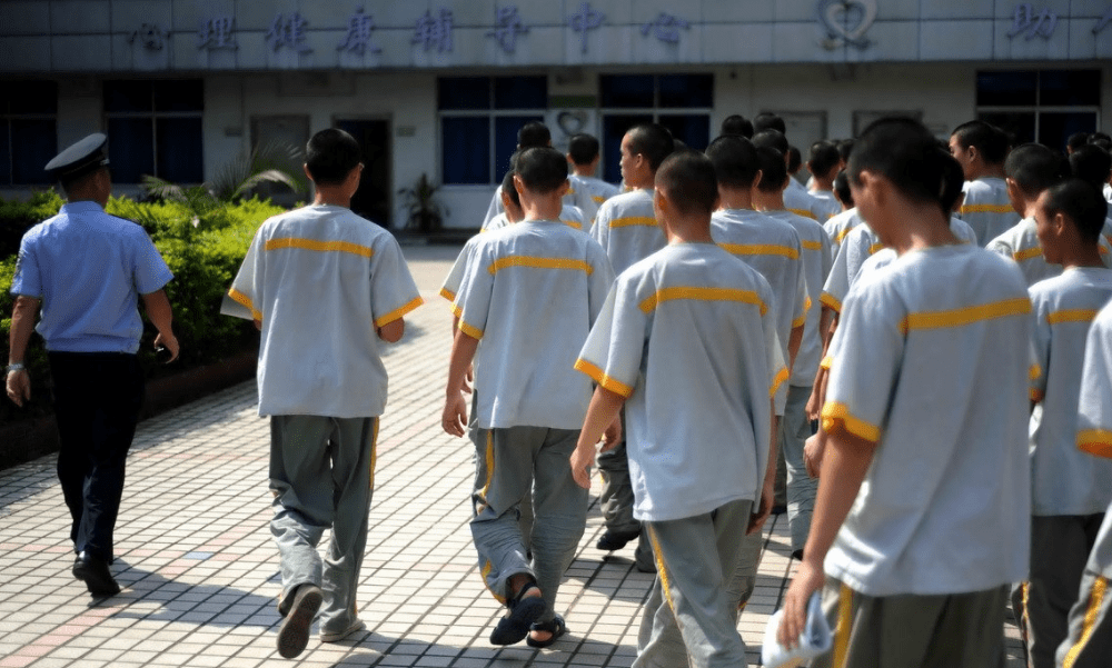 从知名童星到杀人犯,25岁被判17年,王欣逸到底经历了什么?