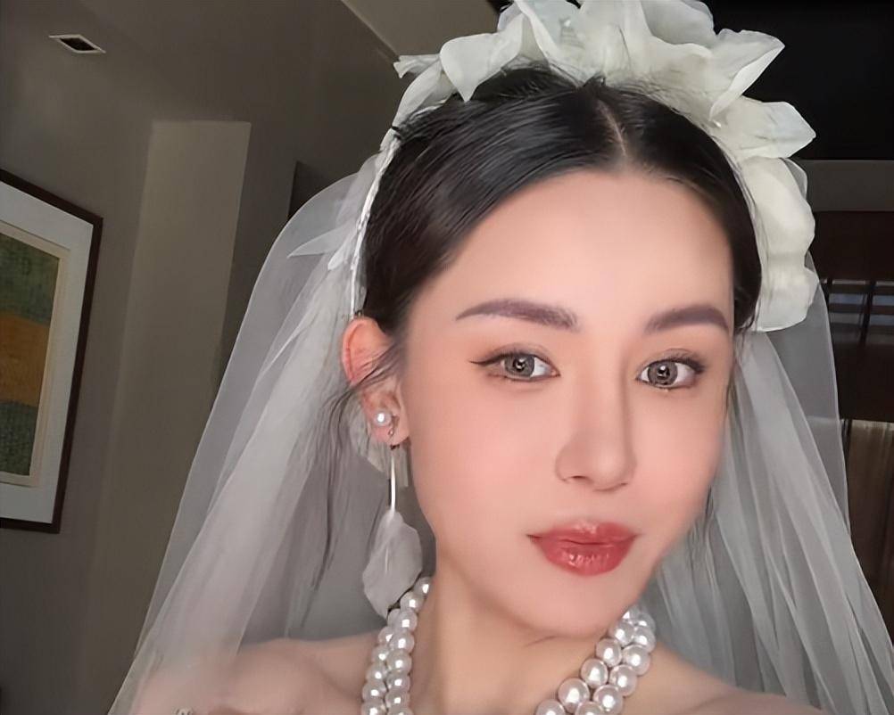 安九,熊猫哥结婚,众网红到场助阵,陪嫁库里南豪车,百万 大金表_直播